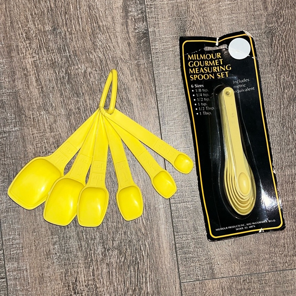 Vintage Yellow Mustard Gold Nesting Measuring Spoon Set LOT